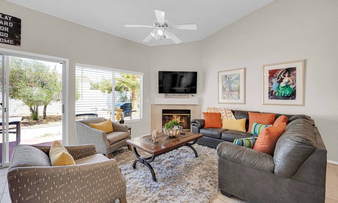 North Las Vegas House | Modern & Spacious Vacation Home With Pool Table