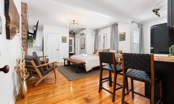 University District Apartment | Modern Studio in the heart of OSU campus