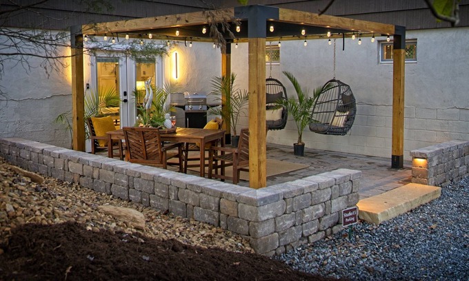 Landrum Apartment | Modern Studio near Downtown & TIEC ~ Magical Patio