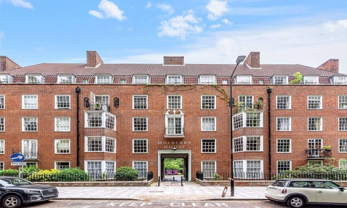 Bethnal Green Apartment | Modern, stylish, spacious flat moments from Bethnal Green tube!