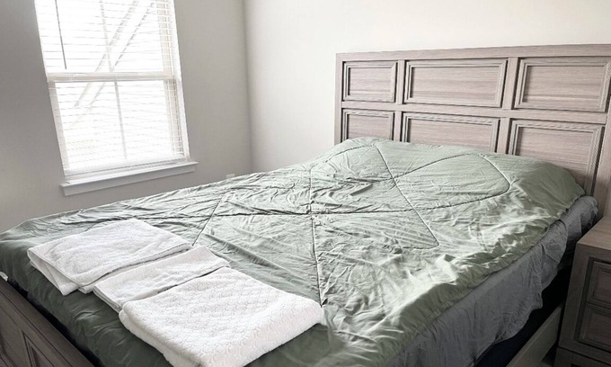 Frederick House | Modern Suite with Private Bath – Stylish & Comfy