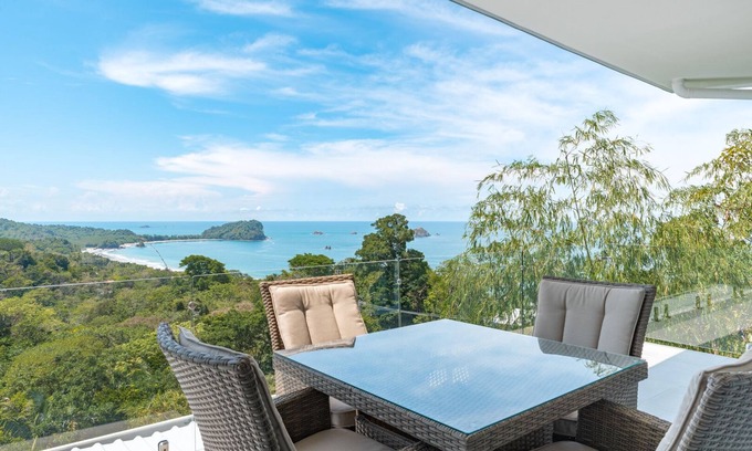 Manuel Antonio House | Modern Tower 7 Bdrms- AC,Ktchn,Elevator -19 guests