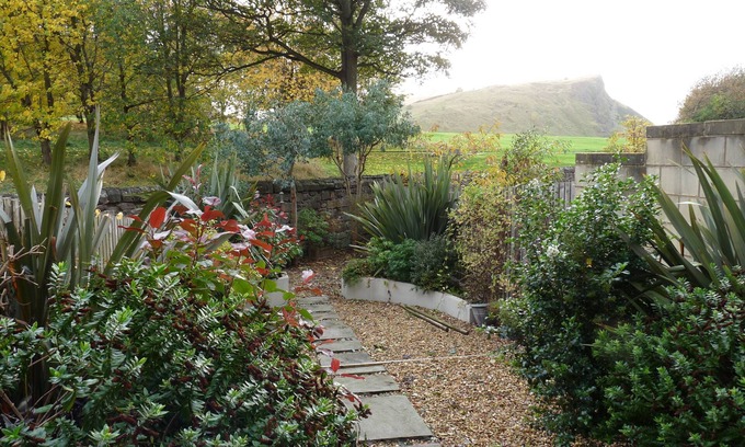 Gifford House | Modern town house minutes from city attractions yet in a quiet location.