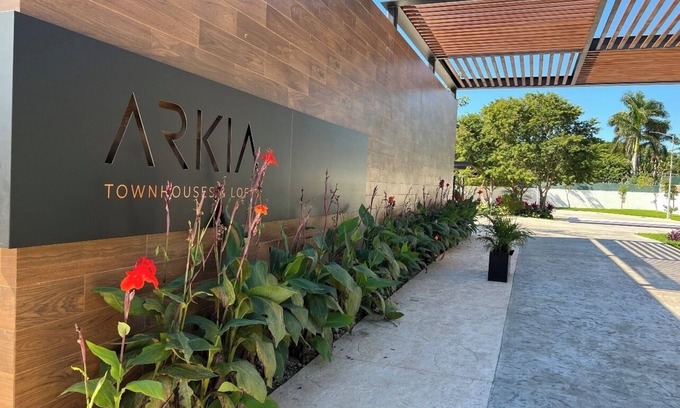 Merida Municipality House | Modern Townhouse- 10 min to downtown and 15 to the north side.