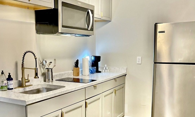 Pine Forest House | Modern Two Bedroom In-law Suite