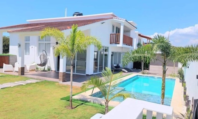 San Cristobal Villa | Modern Villa by the Beach, Private Pool, Wifi, AC, @drvacationsrental