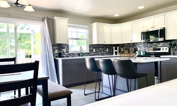 Billings House | Modern West-End Haven