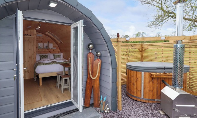 Denbigh Cottage | MOEL ARTHUR, romantic, country holiday cottage in Denbigh