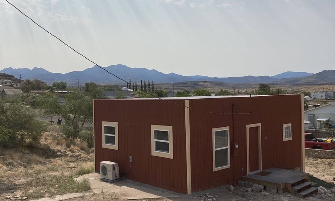 Kingman House | Mohave Mini Mansion in classic old town Kingman