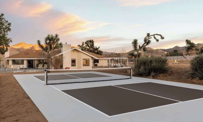 Yucca Valley House | Mojave Moon- Group Retreat w/Pool,Spa & Pickleball