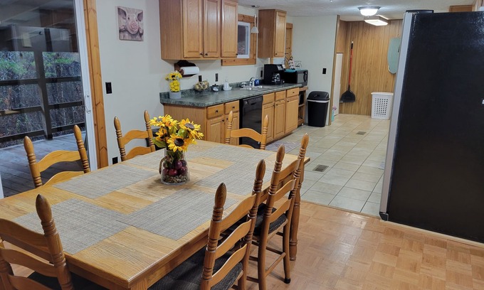 Salem House | Mom's Den, Country Living Rentals- Highland, LLC