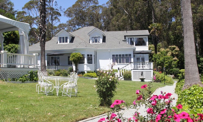 Capitola Bed & Breakfast | Monarch Cove Inn