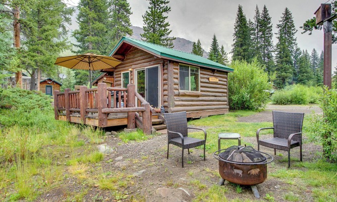 Silver Gate Apartment | Montana Mountain Getaway - 1 Mi to Yellowstone!