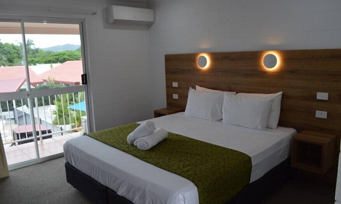 Rosslea Hotel | Monte Carlo Motor Inn