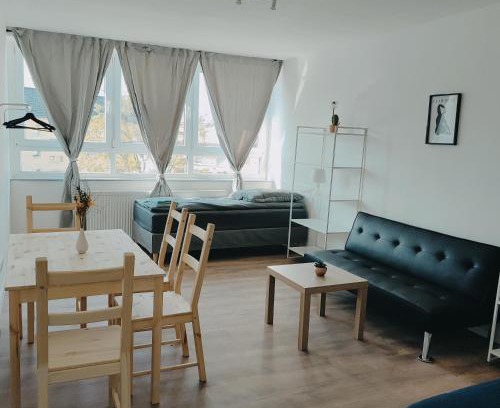 Langenfeld Apartment | Monteurwohnung Ferienwohnung Business Appartement rechts Langenfeld