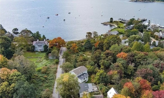 Nahant Cottage | Month of August Available! Walk to Nahant beaches - dog friendly