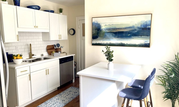 Wauwatosa House | MONTHLY ONLY. DOCS, TRAVEL NURSES, PROFESSIONALS, RELOCATION! Great location!