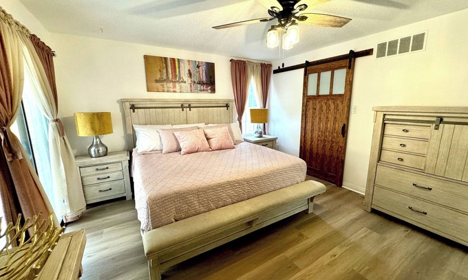 Ellendale House | MONTHLY STAYS- 8BR/4BA Brick Estate with Private attached Guest House