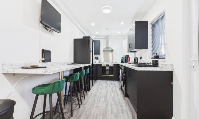 Darlington House | Montrose, 6 Bedroom Modern House