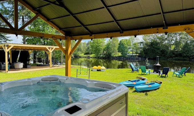 Le Haut-Saint-Francois Regional County Municipality House | Monty Chalet,8 pers et spa