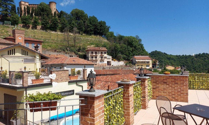 Monticello d'Alba House | Moon shells