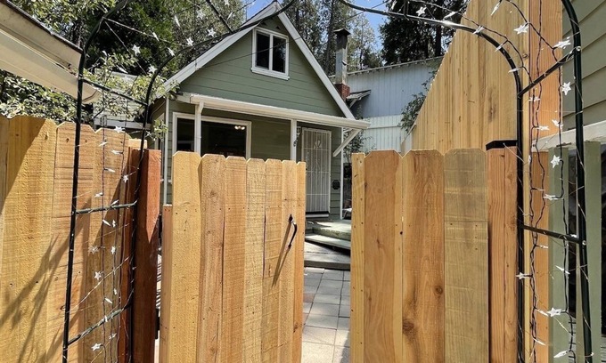 Crestline Cottage | Mooncrest Whimsical Cottage by Lake Gregory