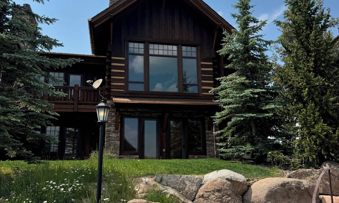 Big Sky House | MOONLIGHT BASIN, BIG SKY MONTANA - RUSTIC TIMBERS MOUNTAIN RETREAT SKI IN/OUT