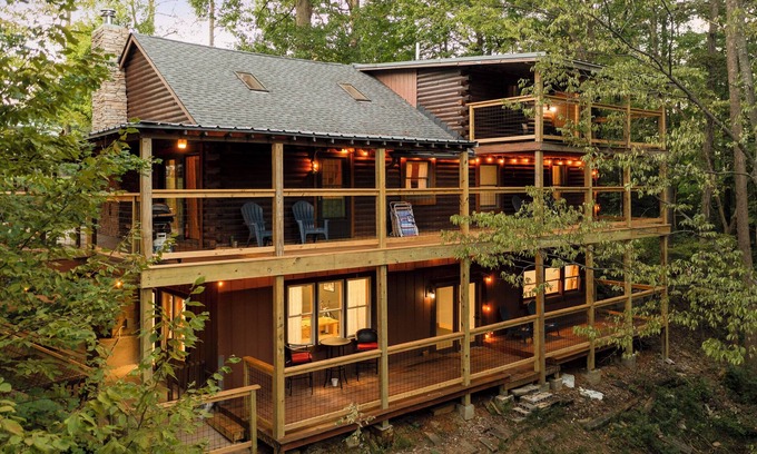 Brooks House | Moonlight Ridge Cabin Retreat in Shepherdsville