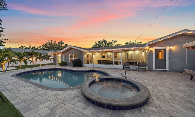 Sarasota House | Moonlight Villa w/Hot Tub, Pool, Turf Yard!