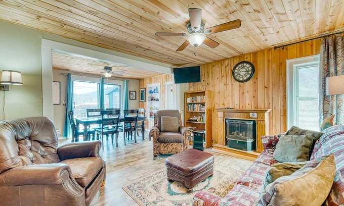 Suches House | Moonshiners Cabin Serene Mountain Views plus Firepit