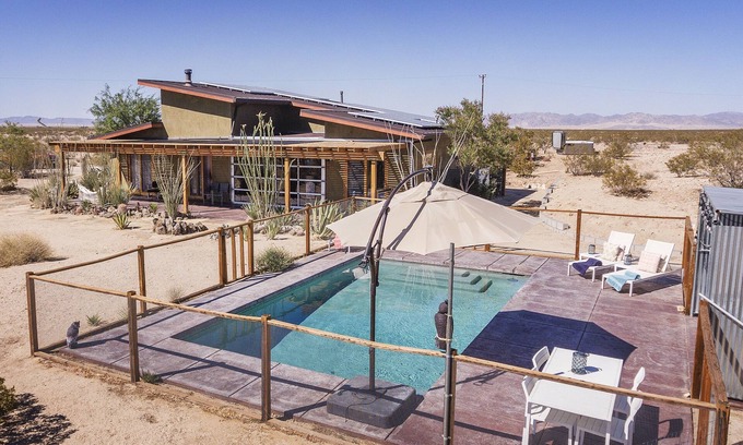 Joshua Tree House | 🌵 MoonView Modern | Hot tub, BBQ & Private Pool 🌵
