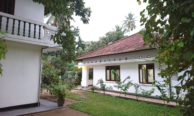 Unawatuna Villa | More Attractive wonderful 1950 mid-century home with another newly built house