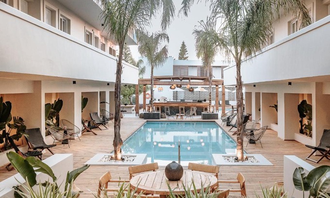 Tingaki Hotel | More Meni Residence & Suites