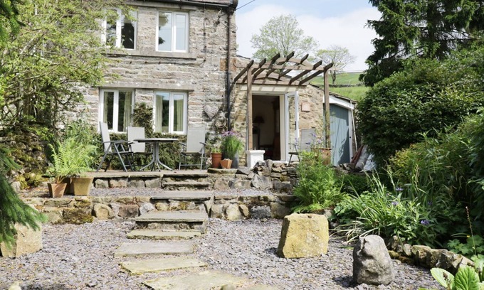 Yockenthwaite Cottage | MOSS END COTTAGE, family friendly, with open fire in Oughtershaw