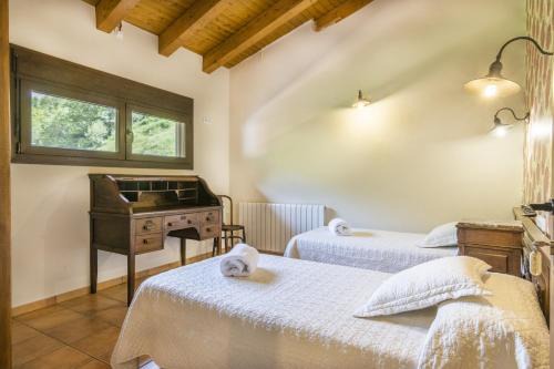 Les Iglesies Apartment | Mossen Batista Til ler