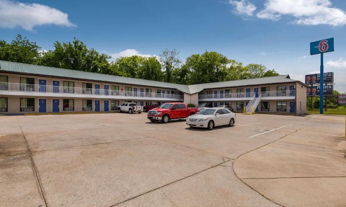 Gadsden Hotel | Motel 6-Attalla, AL