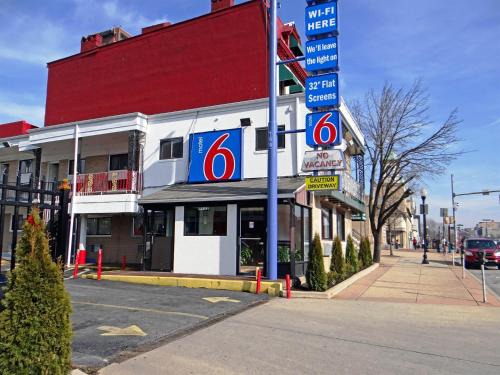 Downtown Baltimore Hotel | Motel 6 Baltimore MD