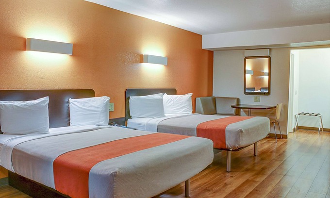 Bishop Hotel | Motel 6 Bishop, CA