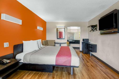 Calhoun Hotel | Motel 6-Calhoun, GA