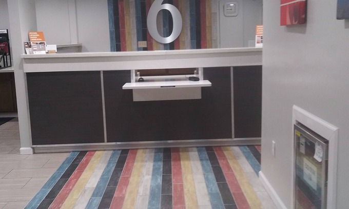 Carlisle Hotel | Motel 6 Carlisle, PA - Cumberland Valley