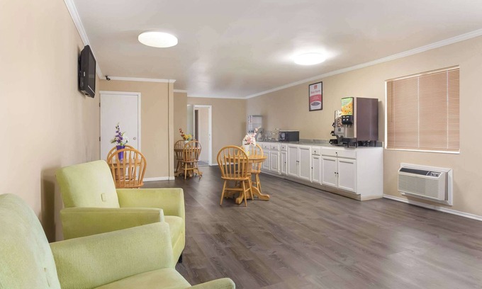 Concordia Hotel | Motel 6 Concordia, MO