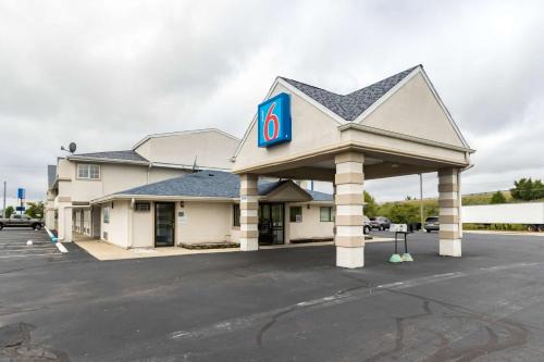 Crawfordsville Hotel | Motel 6-Crawfordsville, IN