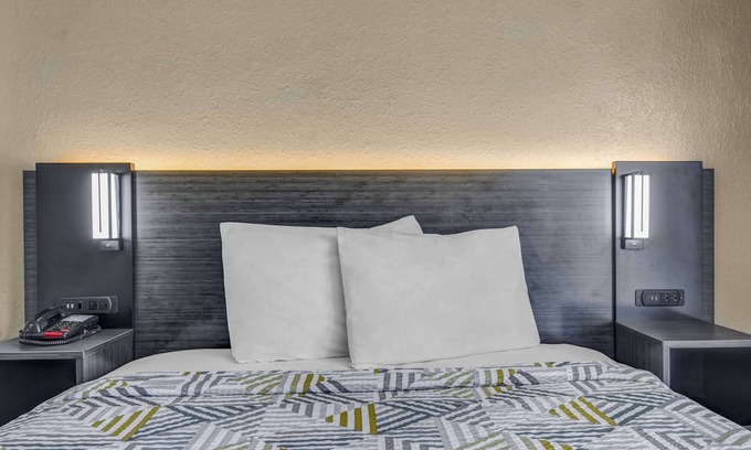 Dalton Hotel | Motel 6 Dalton, GA