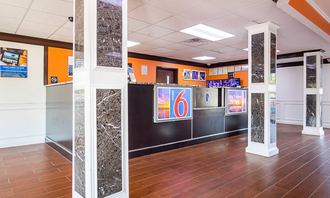 Church Street Hotel | Motel 6 Jonesboro, GA