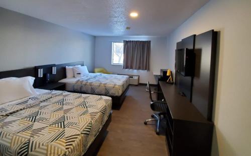 Kewanee Hotel | Motel 6-Kewanee, IL