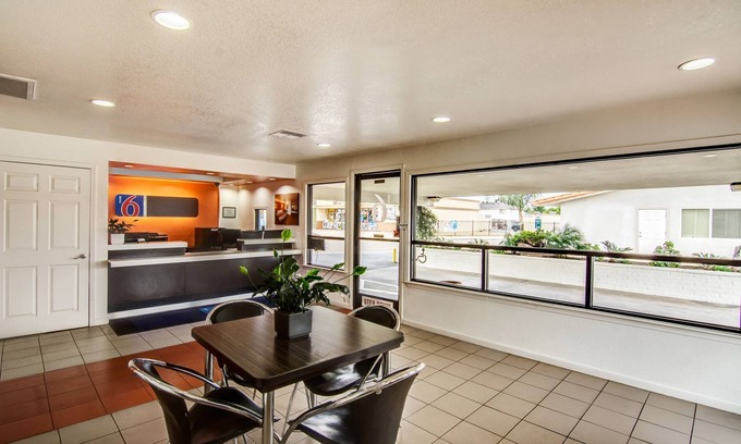 Manteca Hotel | Motel 6 Manteca, CA