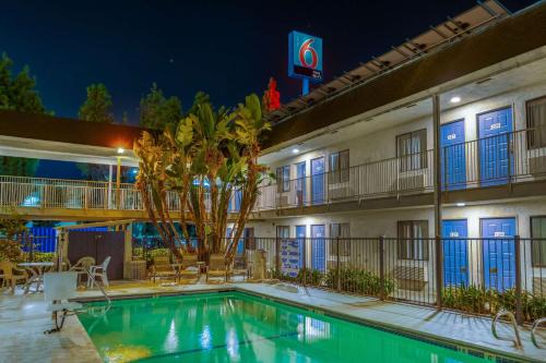 Merced Hotel | Motel 6-Merced, CA - North