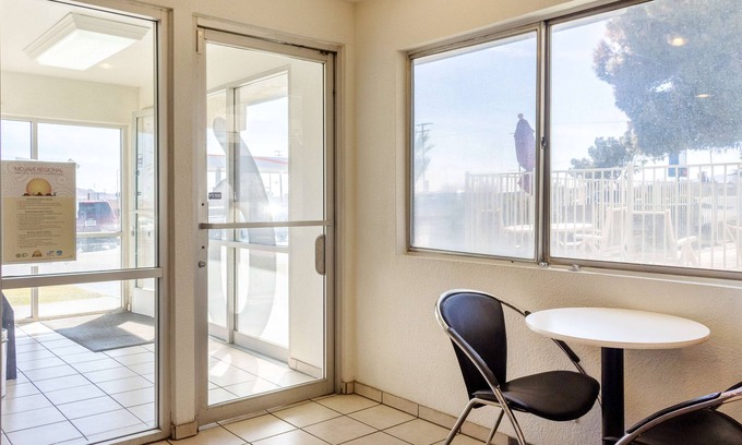 Mojave Hotel | Motel 6 Mojave, CA