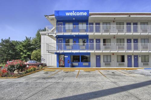 New Cumberland Hotel | Motel 6-New Cumberland, PA - Harrisburg - Hershey South