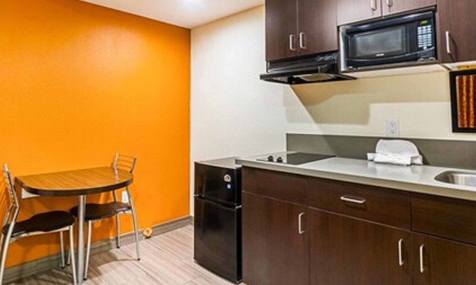 Hesperia Hotel | Motel 6 on Maple